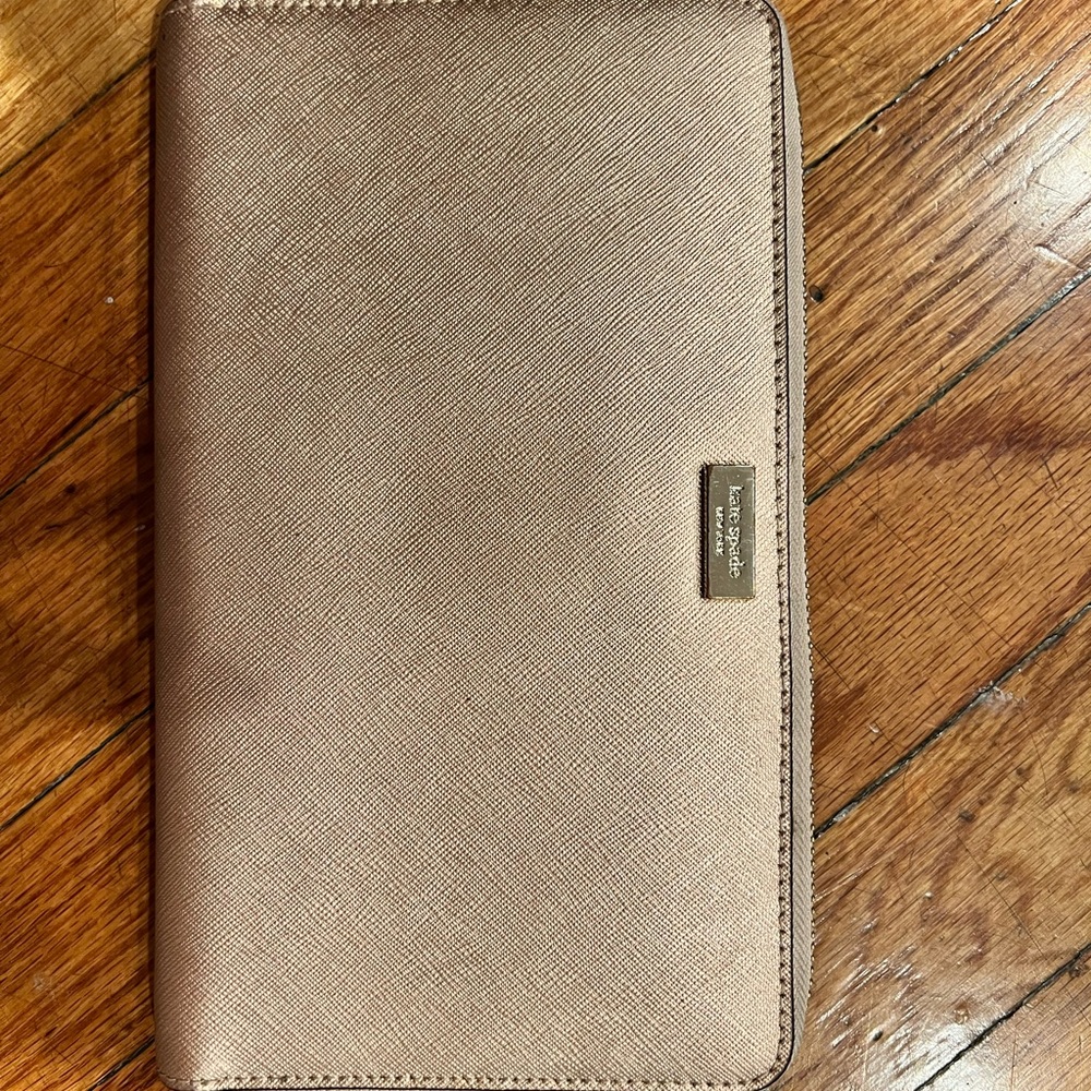 Kate Spade ♠️ Rose gold zipper wallet